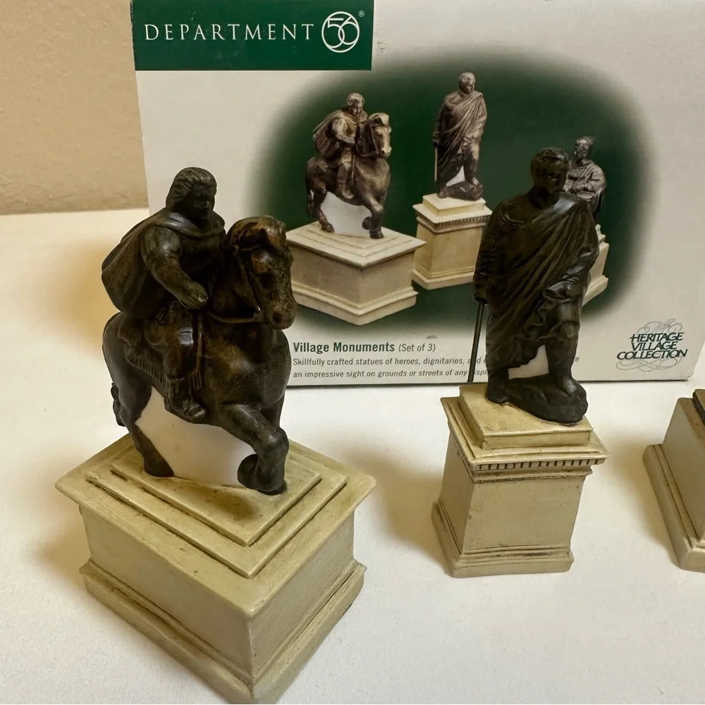 Department 56 Village Monuments Set‎ of 3 New with box #55524 Christmas Figures